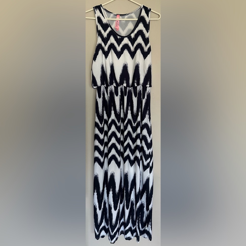 MAGIC size SMALL, NAVY BLUE and WHITE sleeveless Chevron Maxi Dress